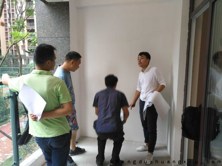新双城装修开工,设计师现场交底 新双城装修开工,设计师现场交底